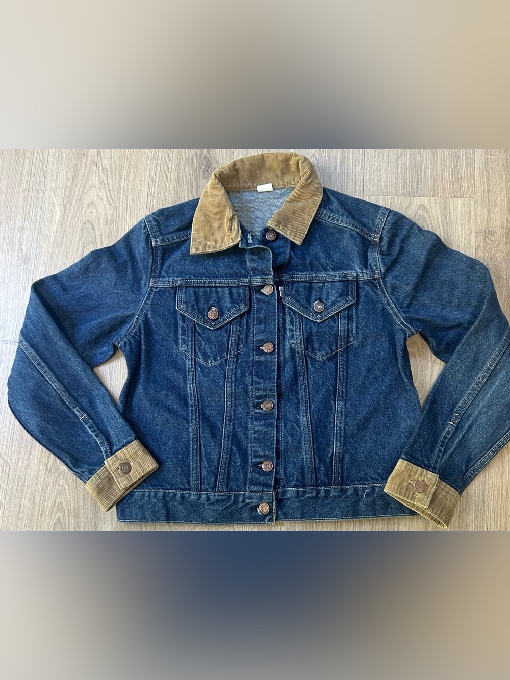 Vintage 80’s white and gold tab Levi’s Women's Dark Blue Denim Jacket XS
